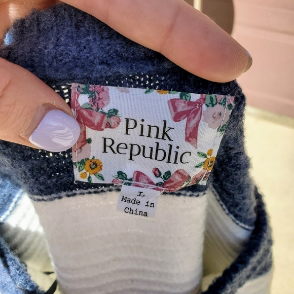 Pink Republic Blue and Gray Striped Women's Sweater Size Large - Picture 3 of 15
